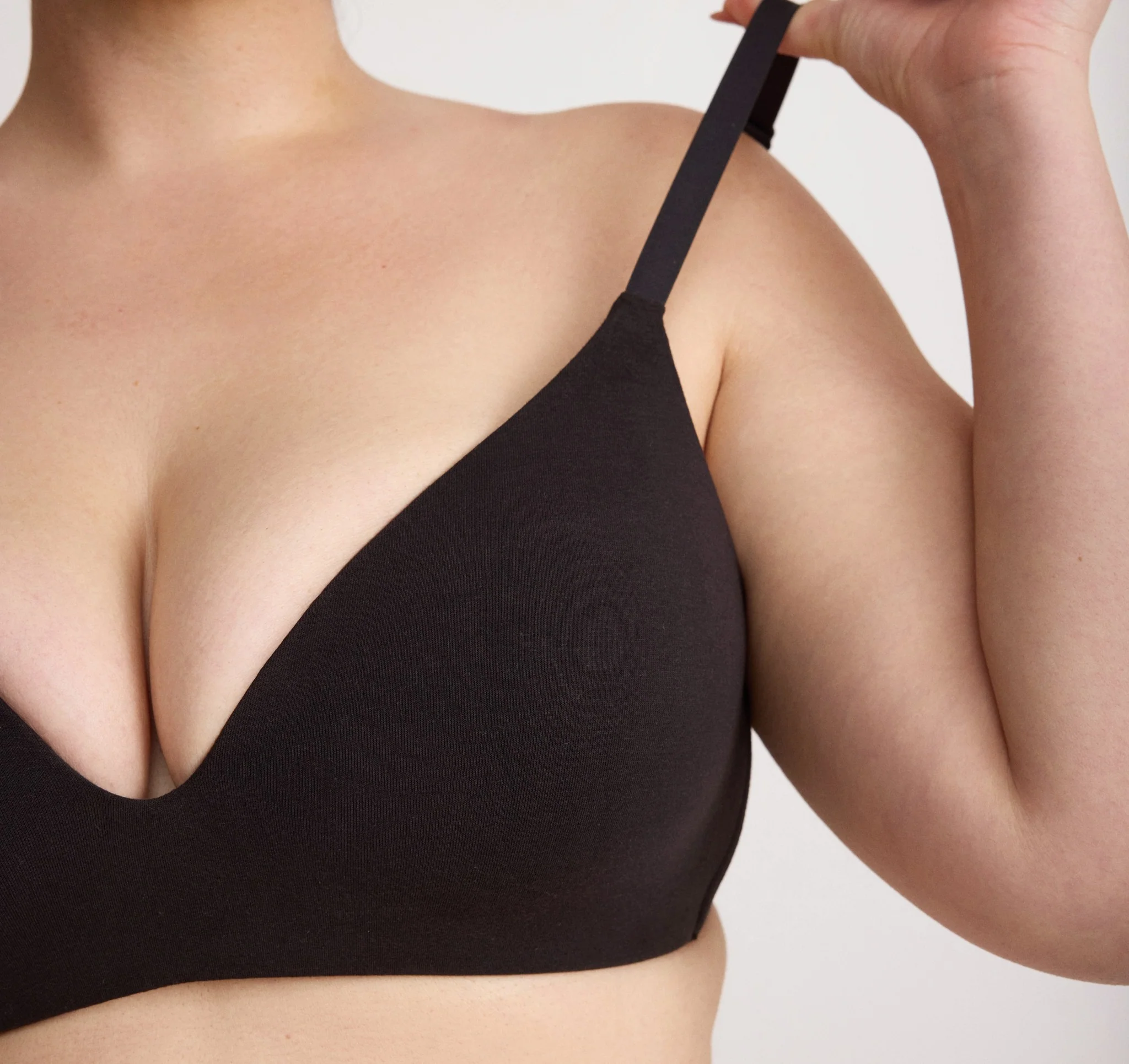 Core Wireless Plunge Bra - Image 2