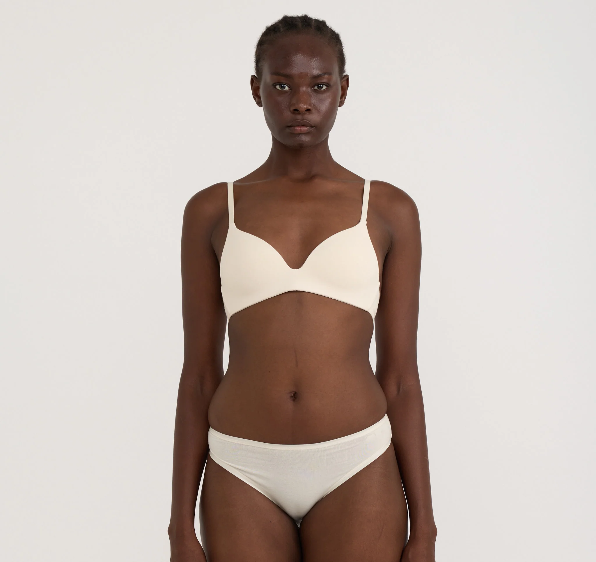 Core Wireless Plunge Bra - Image 2
