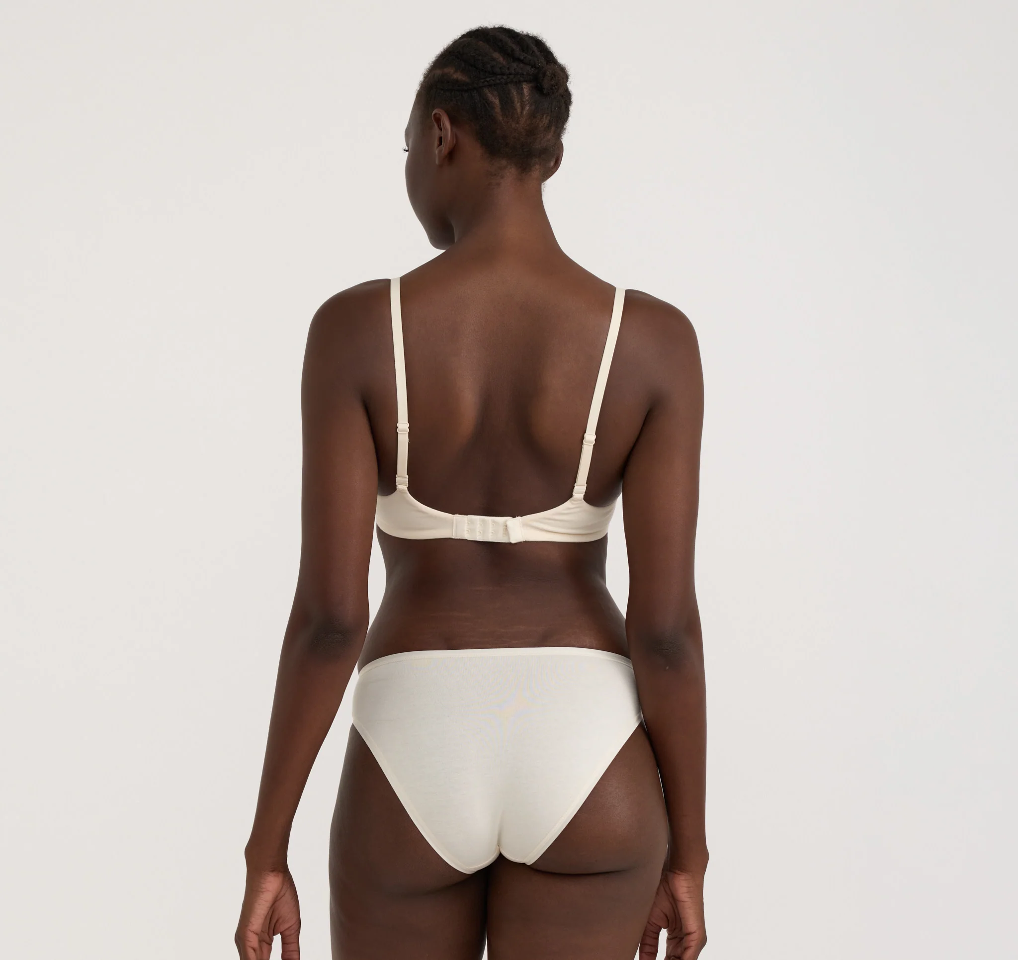 Core Wireless Plunge Bra - Image 3